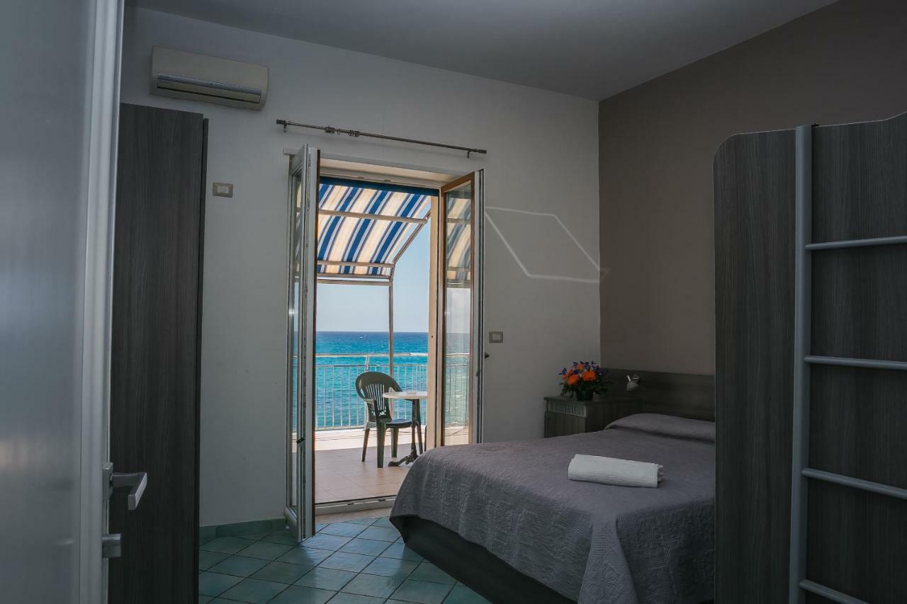 Hotel La Perla Villammare Bagian luar foto